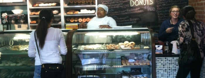 Holtman's Donut Shop is one of Lugares favoritos de Mark.