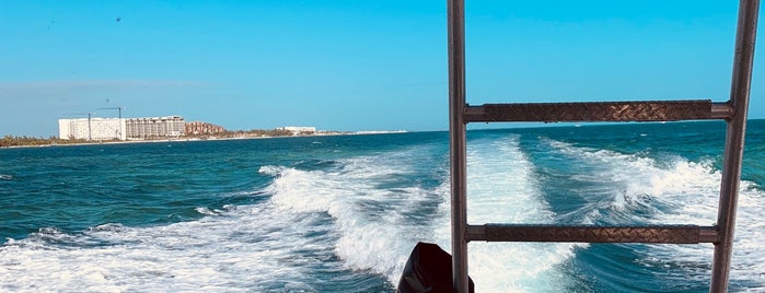 Ferry Marítima Isla Mujeres is one of Lugares favoritos de Silvia.
