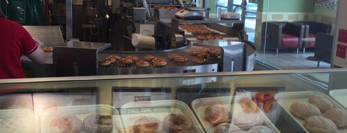 Krispy Kreme is one of Tempat yang Disukai David.