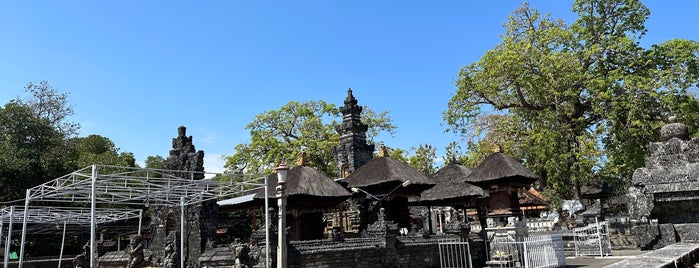 Pura Dalem Sakenan is one of 5 spooky places in Bali.