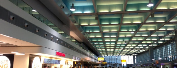 Aéroport Marseille-Provence (MRS) is one of Locais curtidos por Esperanza.