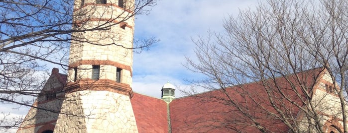 Rollins Chapel is one of Dartmouth.