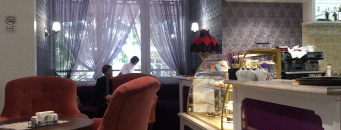 Lounge-cafe "Абажур" is one of Юлия 님이 좋아한 장소.