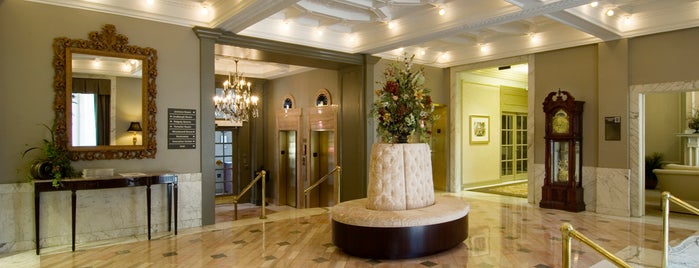 Hampton Inn & Suites is one of Tempat yang Disukai Cicely.