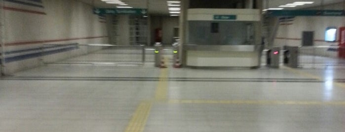 Basmane Metro İstasyonu is one of Sinaさんのお気に入りスポット.