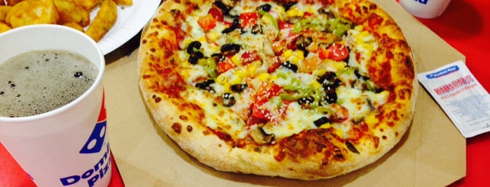 Domino's Pizza is one of Domino's Lezzet Durakları.