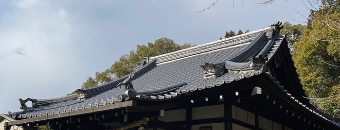 新熊野神社 is one of 京都十六社.