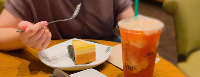 Starbucks is one of Mark 님이 좋아한 장소.