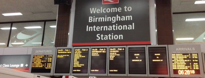 Birmingham International Railway Station (BHI) is one of Locais curtidos por Henry.