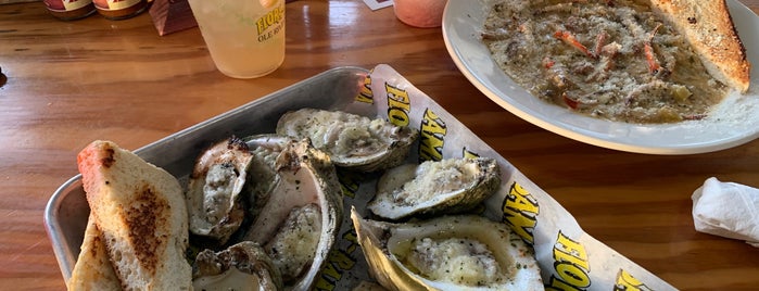Flora-Bama Lounge, Package, and Oyster Bar is one of Locais curtidos por Seth.