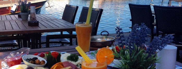 Caliente Cafe & Restaurant is one of Bodrum.