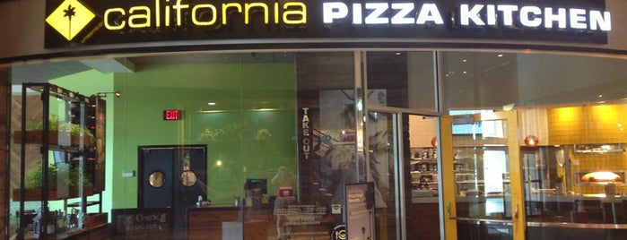 California Pizza Kitchen is one of Posti che sono piaciuti a Shakthi.