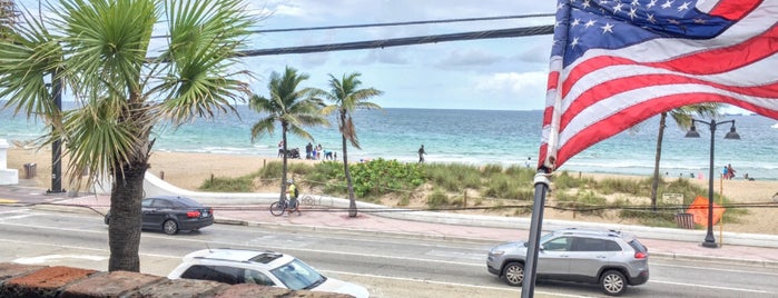 Fort Lauderdale Beach @ Sunrise Boulevard is one of Lieux sauvegardés par Kimmie.