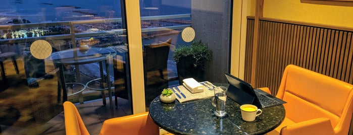 Hilton Tel Aviv Executive Lounge is one of Eric T'ın Kaydettiği Mekanlar.