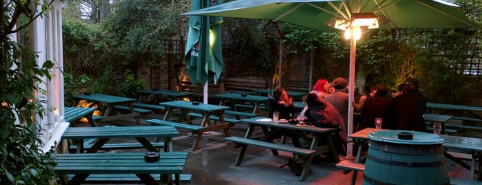 Junction Tavern is one of Bars/Pubs Al Fresco.