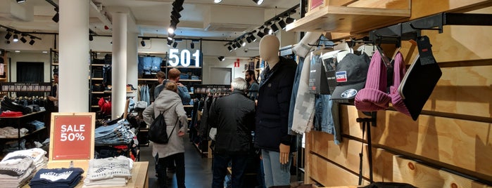 Levi's Store is one of A'dam shopping.