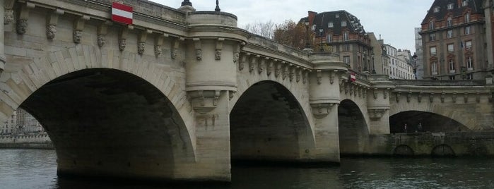 Pont Neuf is one of Lua de Mel em Paris.