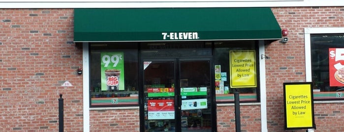 7-Eleven is one of Lieux qui ont plu à Lily.
