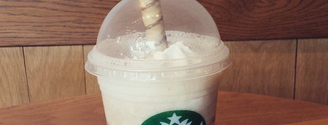 Starbucks is one of Tempat yang Disukai Lily.