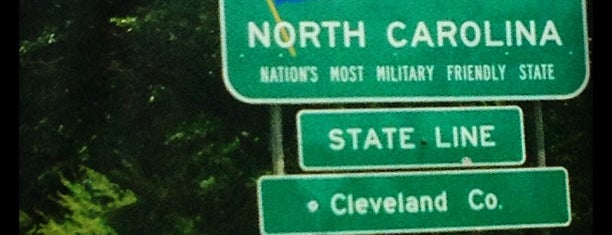 North Carolina / South Carolina State Line is one of Lesleyさんのお気に入りスポット.