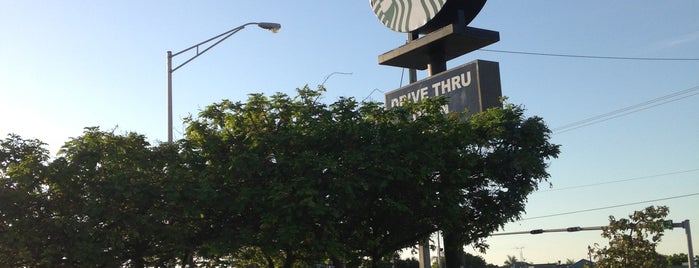 Starbucks is one of Jennifer : понравившиеся места.