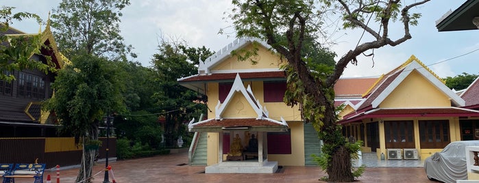 Wat Khrueawan Worawihan is one of Posti che sono piaciuti a PaePae.