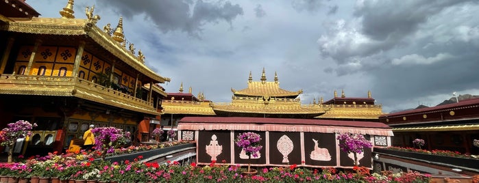 Jokhang Temple is one of Китай.