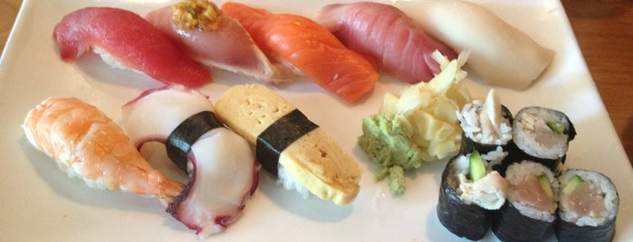 Syringa Japanese Cafe & Sushi Bar is one of Posti che sono piaciuti a John.