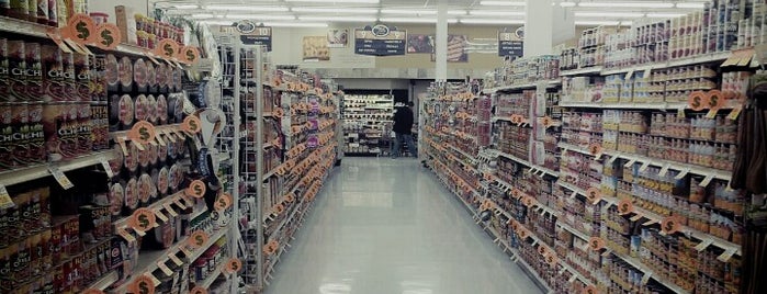 Harmons Grocery is one of สถานที่ที่บันทึกไว้ของ Karen.