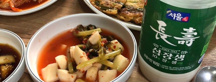 별궁식당 is one of Lieux sauvegardés par hyun jeong.