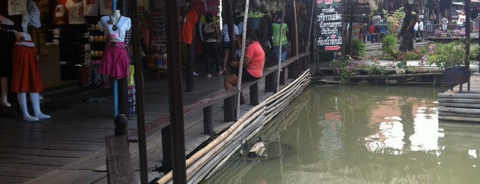 Ayothaya Floating Market is one of Thailand.