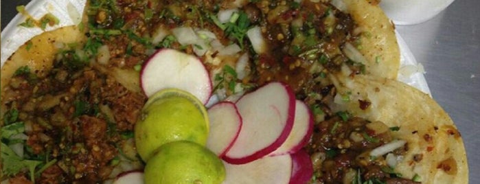 Tacos El Güero Del Dfox is one of Gerardo’s Liked Places.