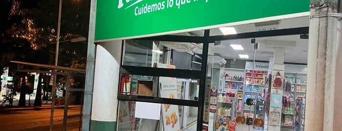 Farmacenter Centro is one of Locais curtidos por Jane.