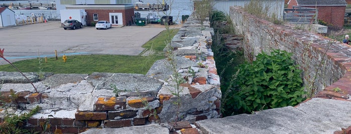 Fort Constitution is one of Portsmouth.