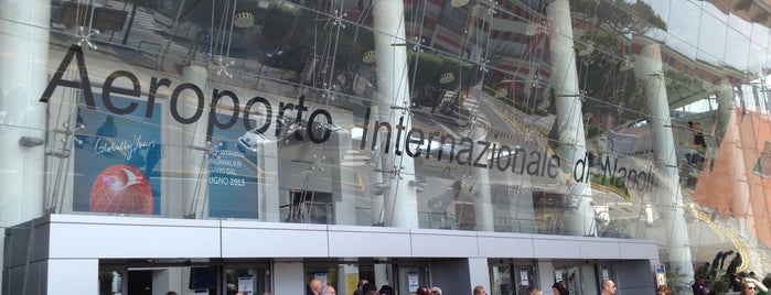 Aeroporto Internazionale di Napoli Capodichino "Ugo Niutta" (NAP) is one of Locais curtidos por John.
