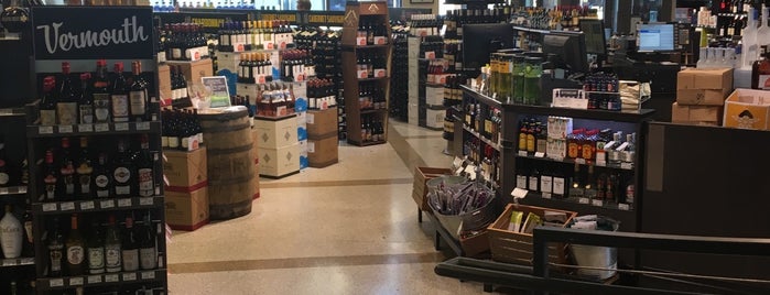 Lunds & Byerlys Wines & Spirits is one of Wine & Dine Minneapolis.