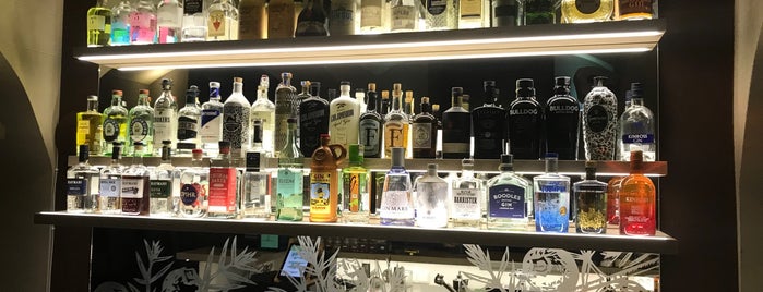 Gin & Tonic Club is one of Lugares guardados de Lucie.