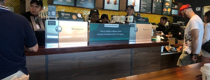 Starbucks is one of สถานที่ที่ SoyElii ถูกใจ.
