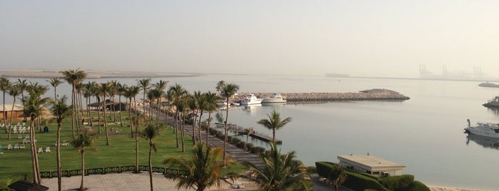 Jebel Ali Golf Resort is one of Just favorite.