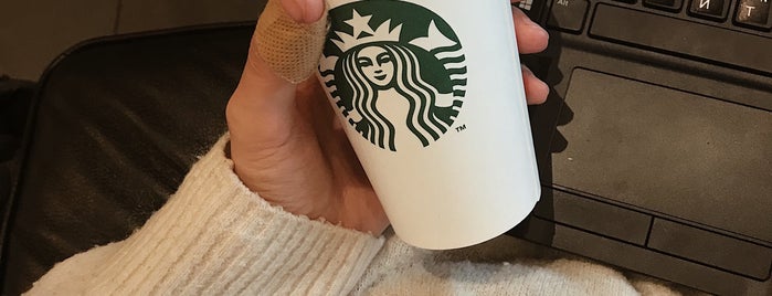 Starbucks is one of Pawelさんのお気に入りスポット.