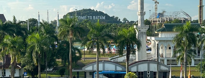 HARRIS Hotel Batam Center is one of Batam.
