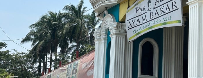 Ayam Bakar Pak Atok is one of hidden location.
