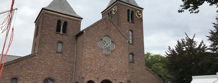 Petrus en Paulus kerk is one of Lugares favoritos de Jan.