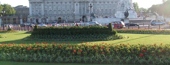 Palacio de Buckingham is one of London.