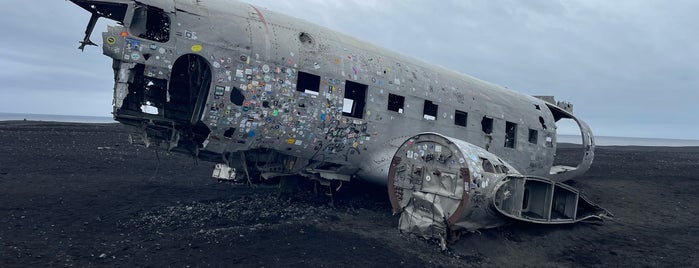 DC-3 Sólheimasandi is one of How to survice Iceland.