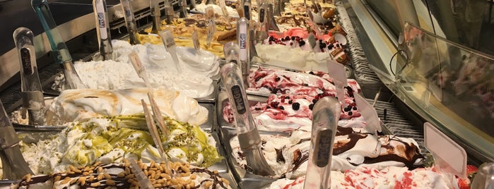 Gelateria della Palma is one of İLKERさんのお気に入りスポット.