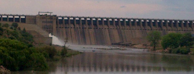 Vaal Dam is one of List of Tips.