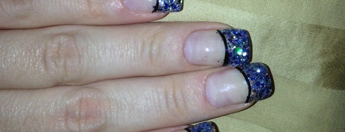 Rainbow Nails is one of Lieux qui ont plu à Mei.