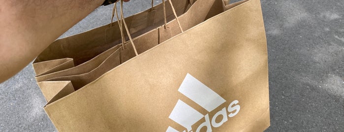 Adidas Outlet Store is one of Tempat yang Disukai Anastasiya.