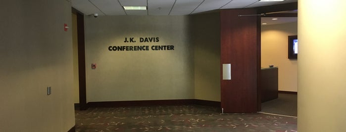 J.K. Davis Conference Center @ Georgia Power is one of Locais curtidos por John.